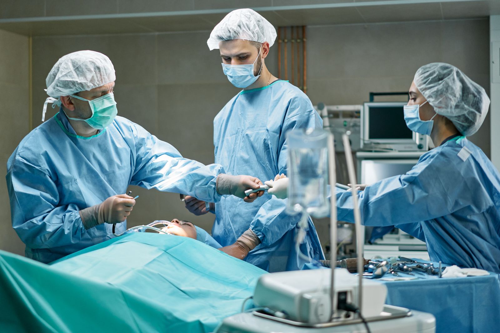 Surgical team at an accredited Istanbul clinic