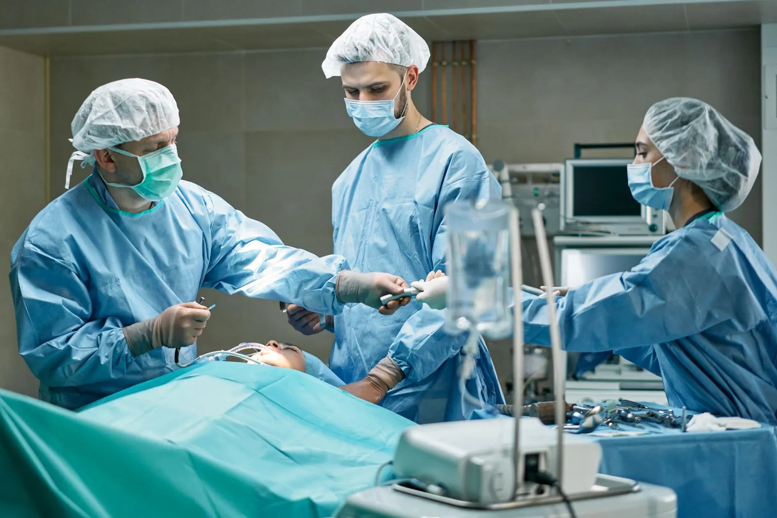 Surgical team at an accredited Istanbul clinic